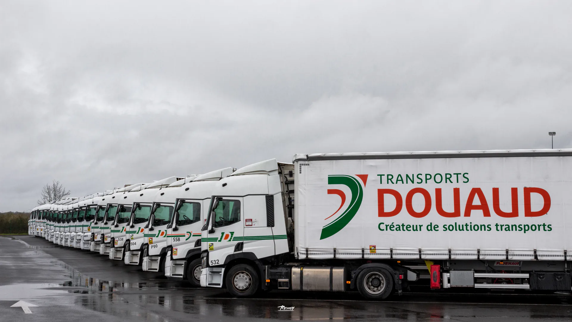 Ensemble routier bâché utilisé pour le transport tautliner